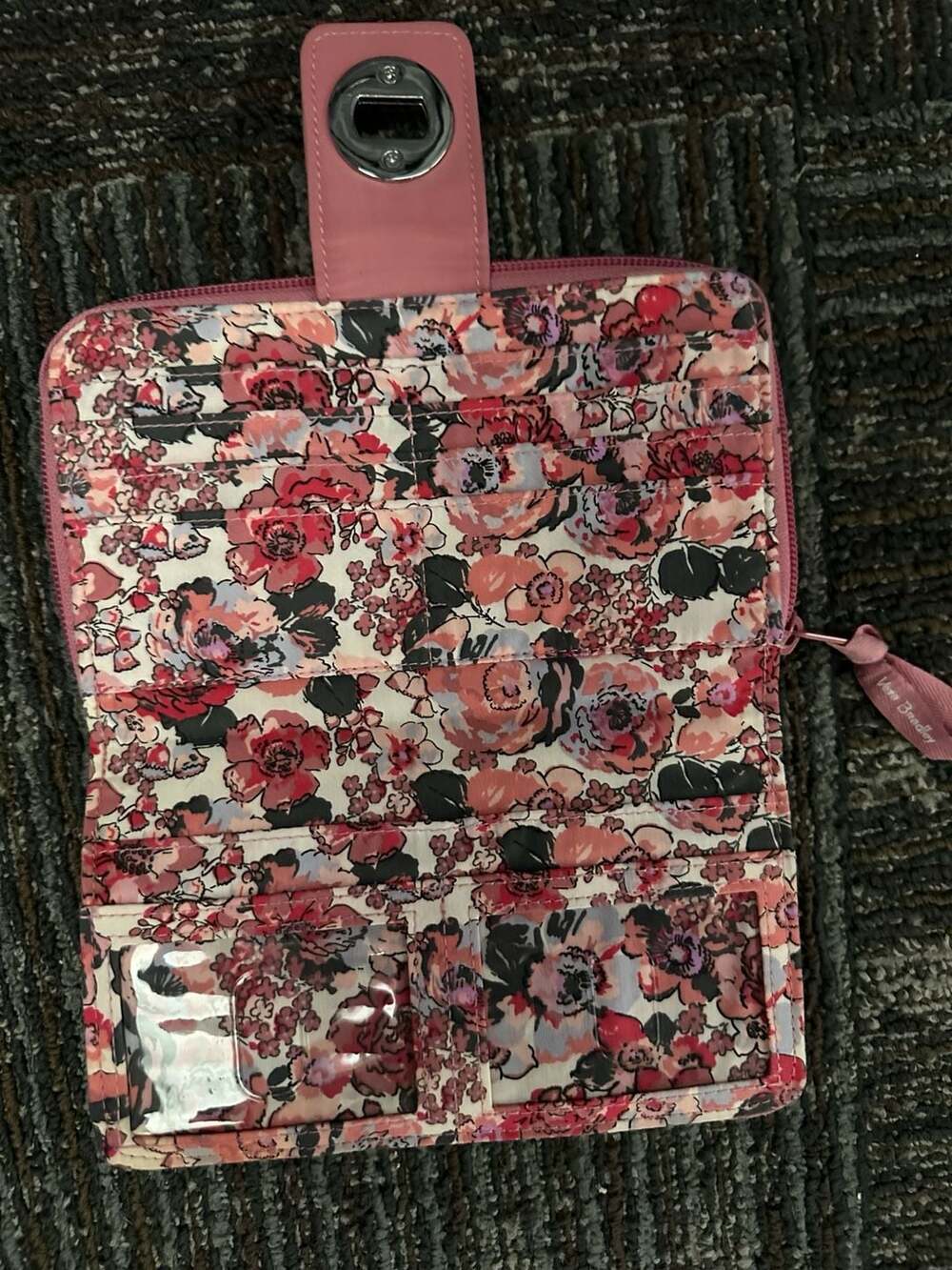 Vera Bradley Ultralight RFID Turnlock Wallet Strawberry Ice Pink Quilted - Picture 2 of 3